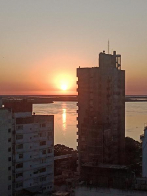 ALOJAMIENTOS ROSARIO! DEPTO COLÓN con vista al Río Paraná, a cuadras del Monumento a la Bandera